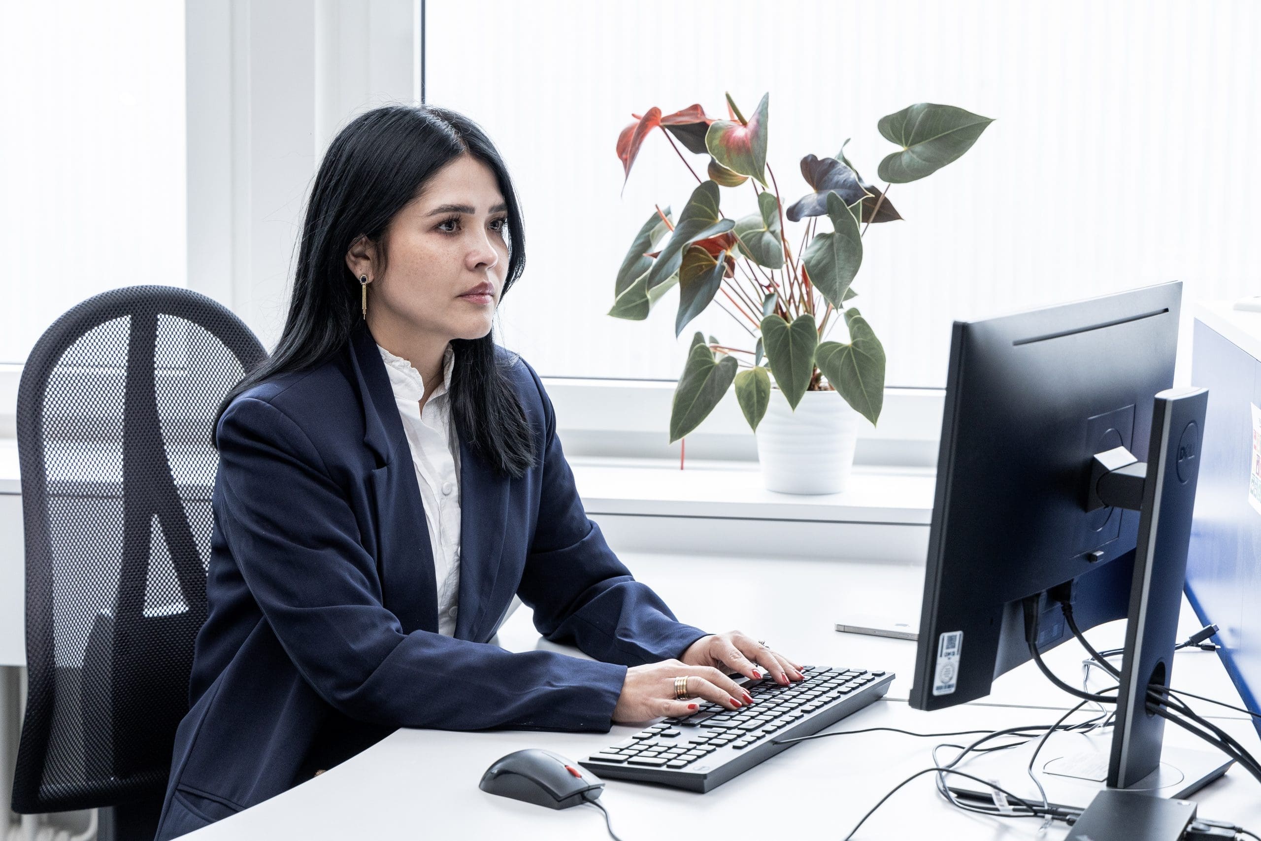 Businessfrau am Rechner